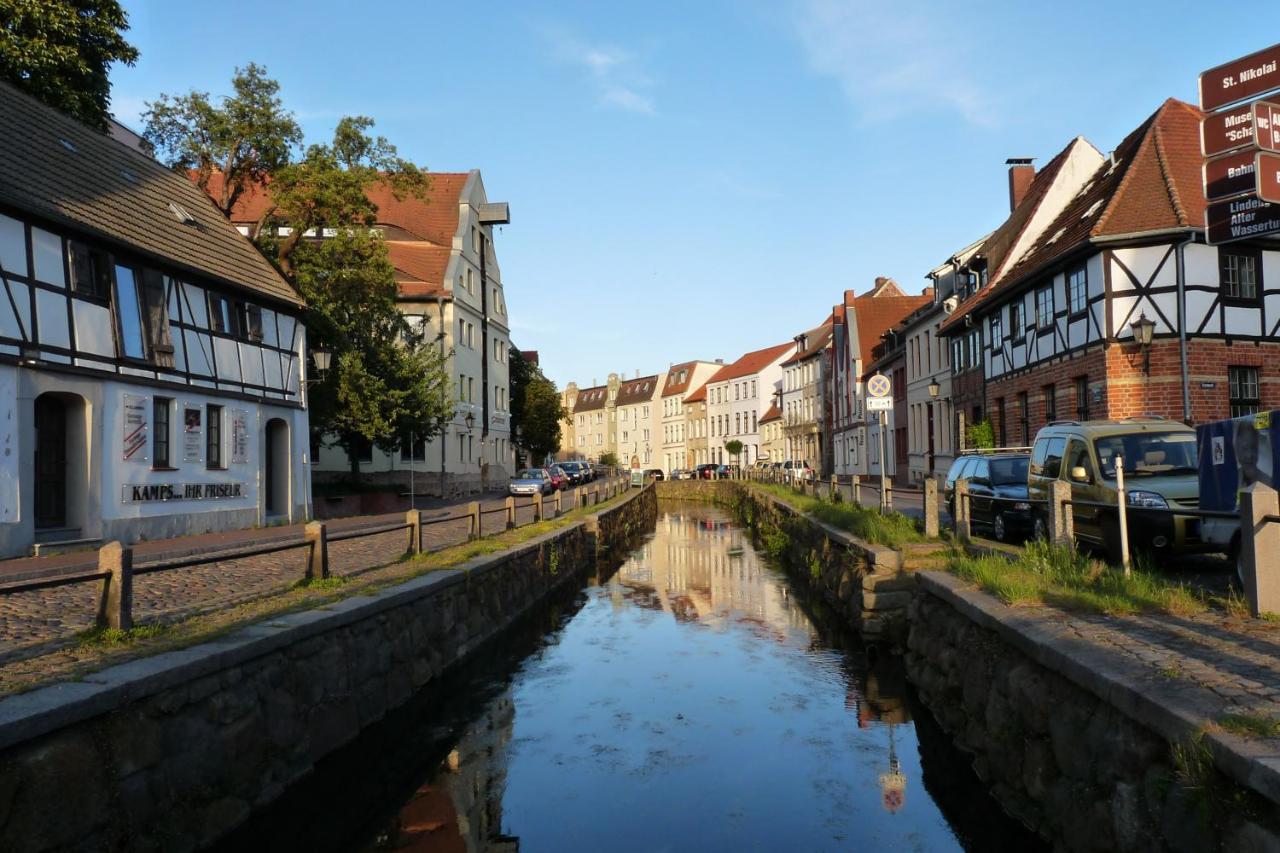 Villenappartement Mit Blick Ins Gruene Am Rande Der Wunderschoenen Altstadt วิสมาร์ ภายนอก รูปภาพ
